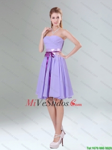 Decente Lavender Fruncido Mini longitud vestido de dama de honor con el Bowknot Sash