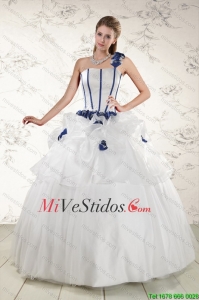 Blanco elegante de un hombro hecho a mano de la flor vestido de Quinceanera para 2015