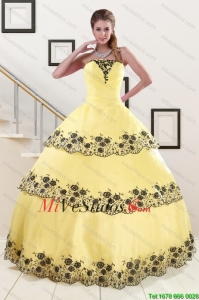 2015 Luz amarilla vestido de quinceañera con apliques y capas rizadas