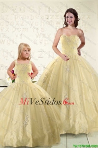 2015 Últimas Apliques vestido Princesita en luz amarilla