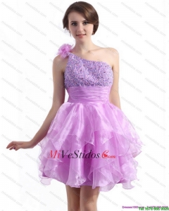 Un hombro vestidos de baile de la lila con rebordear y hecho a mano de la flor