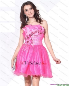 Un hombro color de rosa caliente cortos vestidos de baile con fruncido y rebordear