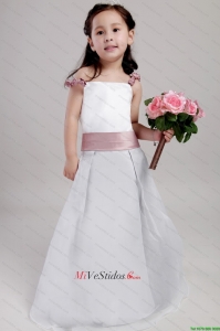 Blanca una línea de correas piso-longitud tafetán y flores hechas a mano de la flor de organza vestido de niña