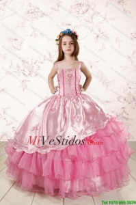 Apliques únicos y capas rizadas pequeño vestido de niña en rosa bebé