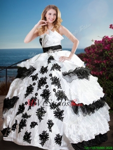 Blanco vestido de quinceañera de moda Negro y con apliques y capas rizadas