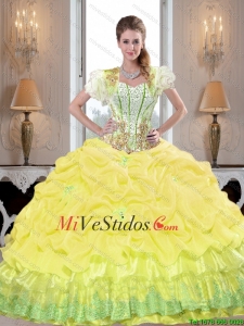 Montaje amarillas 2015 Vestidos de quinceañera con rebordear y Pick Ups