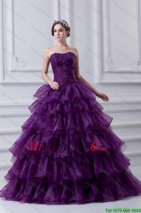 2016 Bola púrpura de la berenjena sin tirantes del vestido rebordear y bordado vestido de Quinceañera