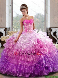 Sweetheart colorido 2015 vestido de quinceañera con apliques y capas rizadas