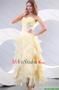 Una línea de novia de organdí de tobillo de longitud rebordear y Volantes amarillo Dama vestido