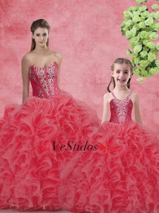 Maravilloso vestido de bola del amor que rebordea Macthing hermanas vestidos en Coral Rojo