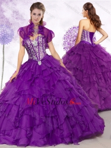 Elegante vestido de bola púrpura Quinceanera Vestidos con rebordear y volantes