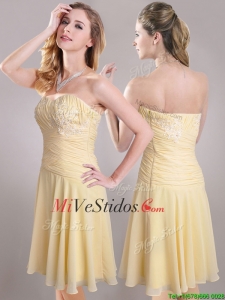 Elegante apliques de gasa amarillo corto vestido de dama con cremallera lateral