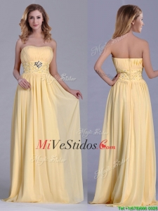 Preciosa imperio amarillo largo vestido de dama con listones y acanalar