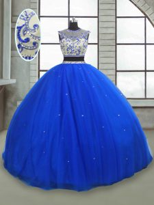 la longitud sin mangas del piso que rebordea ata para arriba los vestidos de bola del membrillo con el azul real