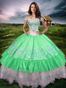 Tafetán de moda fuera de los hombros sin mangas encaje hasta rebordear y bordado y camuflaje capas vestido de quinceañera en verde