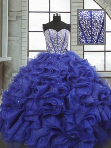 El rebordear elegante y el vestido azul de las colmenas del quinceanera atan para arriba longitud sin mangas del piso