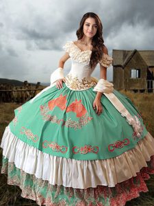 Elegante multicolor encaje hasta vestido de quinceañera bordado y capas de rizado sin mangas cepillo de tren