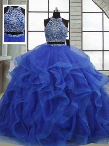 El azul real elegante atan para arriba el halter que rebordea y las colmenas alinean el vestido sin mangas del vestido del baile de fin de curso