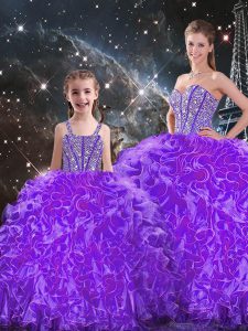 Fitting berenjena púrpura organza encaje hasta 15 vestido de quinceañera sin mangas de longitud del piso rebordear y volantes