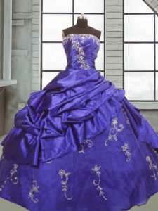 Exquisita púrpura cremallera sin tirantes apliques y recoge quinceañera vestido tafetán sin mangas