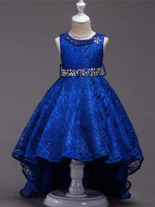 escote redondo azul real rebordear vestidos del desfile para niñas sin mangas con cordones