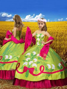 fiesta de bodas del vestido del desfile de niñas verde oliva con bordados tirantes de espagueti sin mangas con cordones