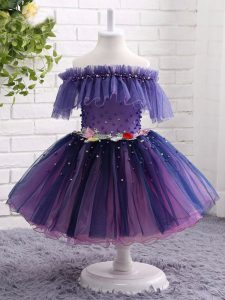 mangas cortas de color púrpura rebordear y hecho a mano flor niñas hasta la rodilla vestidos del desfile
