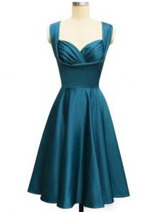 vestido de fiesta de boda sin mangas de tafetán hasta la rodilla en color verde azulado con fruncido