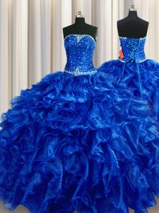 Fabuloso vestido de quinceañera sin mangas de encaje azul real con cordones y volantes sin tirantes