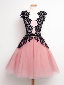 Nuevo estilo de tirantes de color rosa escote de encaje vestidos de invitados de boda sin mangas con cordones