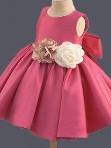 Vestidos de bola de color rosa caliente sin mangas tafetán mini largo corchete mango bowknot y flores hechas a mano vestido de niña pequeña