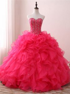 Diseño personalizado rosa caliente organza lace up sweetheart sin mangas hasta el suelo vestidos de bola de membrillo rebordear y volantes
