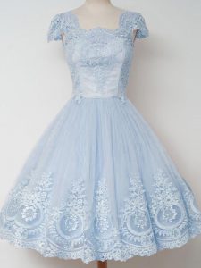 Las mangas casquillo azules claros más populares lace los vestidos de la dama de honor de la longitud del cordón