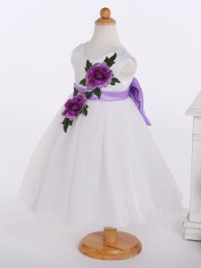 Bowknot del escote de la cucharada del blanco clásico y cremallera sin mangas del vestido del desfile del niño de la flor hecha a mano