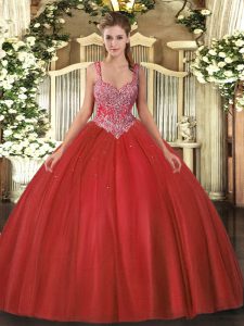 La mejor venta de vestidos de bola de coral rojo con cuello en v sin mangas rebordear longitud del piso con cordones hasta vestidos de quinceañera