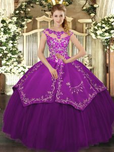 Noble berenjena satén púrpura y tul con cordones manga casquillo vestido de bola de la longitud del baile vestido bordado
