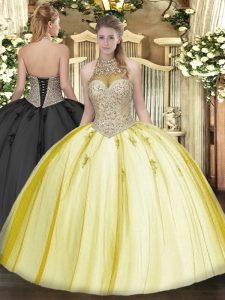 Atractivo vestido y vestido de baile sin mangas de color amarillo y apliques