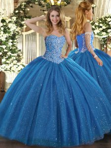 Impresionantes vestidos de bola azul abalorios dulce vestido de 16 cordones de tul sin mangas hasta el suelo