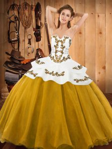 Diseñador de tul de oro con cordones sin tirar sin mangas hasta el suelo vestido de fiesta vestido de fiesta bordado bordado