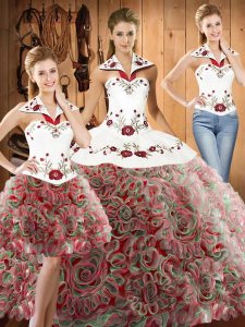 Tren de barrido glamoroso vestido de quinceañera de tres piezas con tela halter multicolor y flores sin mangas con cordones