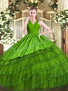 Perfecto verde oliva cremallera con cuello en v bordado y capas con volantes dulce 16 vestidos de satén y organza sin mangas