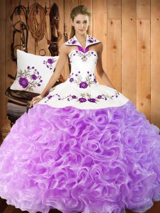 Atractivo vestido de fiesta de color lila con cordones y encaje hasta la quinceañera sin mangas