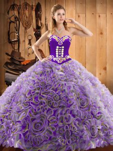 Vestido de fiesta lujoso sin mangas con balón vestido de baile con tren de barrido, bordado de varios colores, satén y tela con flores onduladas