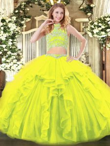 Encantador vestido de quinceañera sin respaldo hasta el suelo de tul sin mangas en verde amarillo con cuentas y volantes