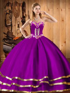 Quinceañera púrpura, vestido militar y dulce 16 y quinceañera con bordado de novia sin mangas y con cordones.