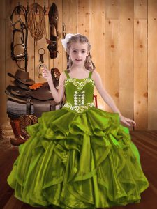 La organza verde oliva de moda ata los niños con ropa formal sin mangas hasta el suelo bordados y volantes
