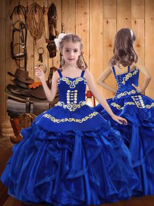 Vestido azul real de desfile de niña pequeña 16 y quinceañera con bordados y volantes correas sin mangas con cordones