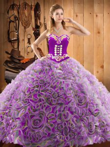 Encantador multicolor con cordones de novia bordado dulce 16 vestidos de satén y tela con flores onduladas tren de barrido sin mangas