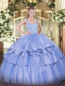 Piso de longitud 15 azul vestido de quinceañera tafetán sin mangas abalorios y capas onduladas