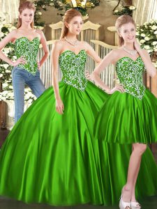 Suntuosos vestidos de bola de membrillo verde, bola militar y dulce 16 y quinceañera con abalorios sin mangas y con cordones.